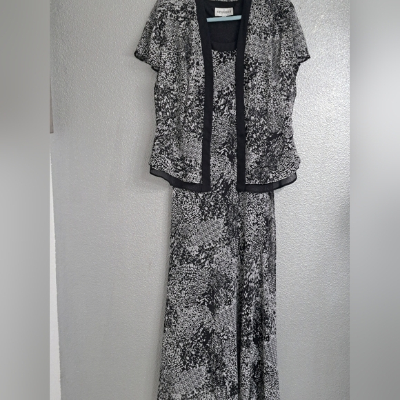 Studio 1 Sleeveless Maxi Dress With Open Top      Size 12 - Picture 11 of 16